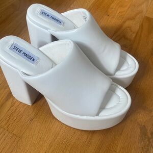 Steve Madden White Tamale shoes in size 8.5 - perfect for your next event.